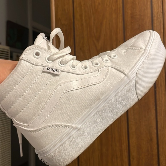 White high top Van’s Women’s Sneakers Size 6 W - Picture 3 of 3